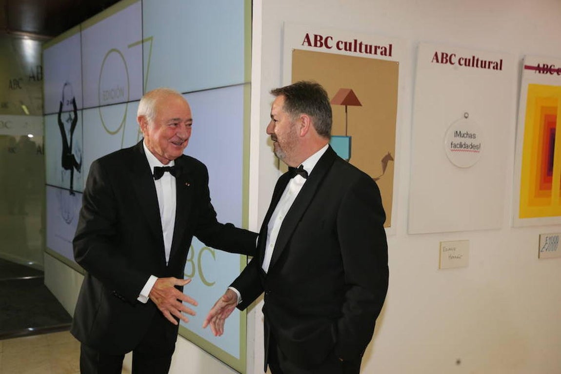 Los invitados a los premios Mariano de Cavia, Luca de Tena y Mingote, en imágenes. 