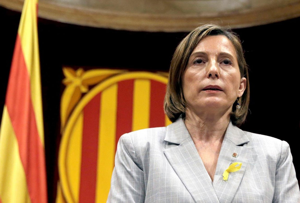 La presidenta del Parlament, Carme Forcadell, con semblante serio tras aprobarse la DUI.. 