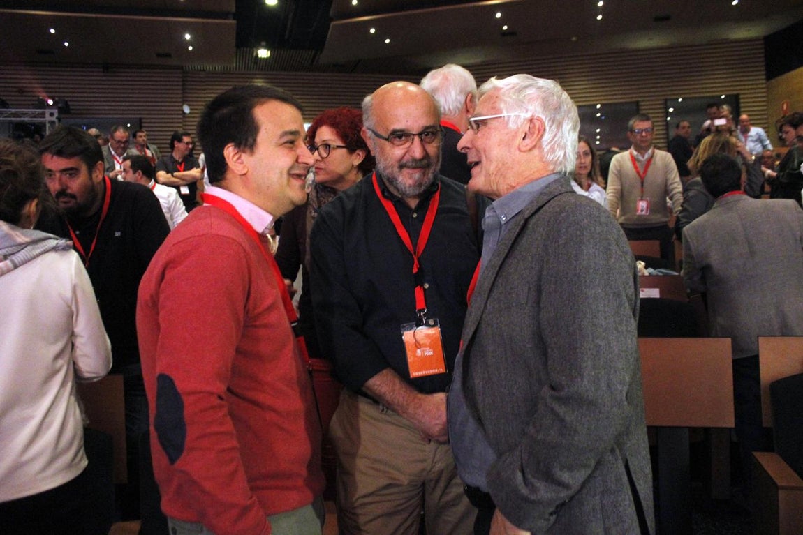 El consejero de Agricultura, Francisco Martínez Arroyo, con el expresidente de la Junta, José María Barreda y Rafael Perezagua. 
