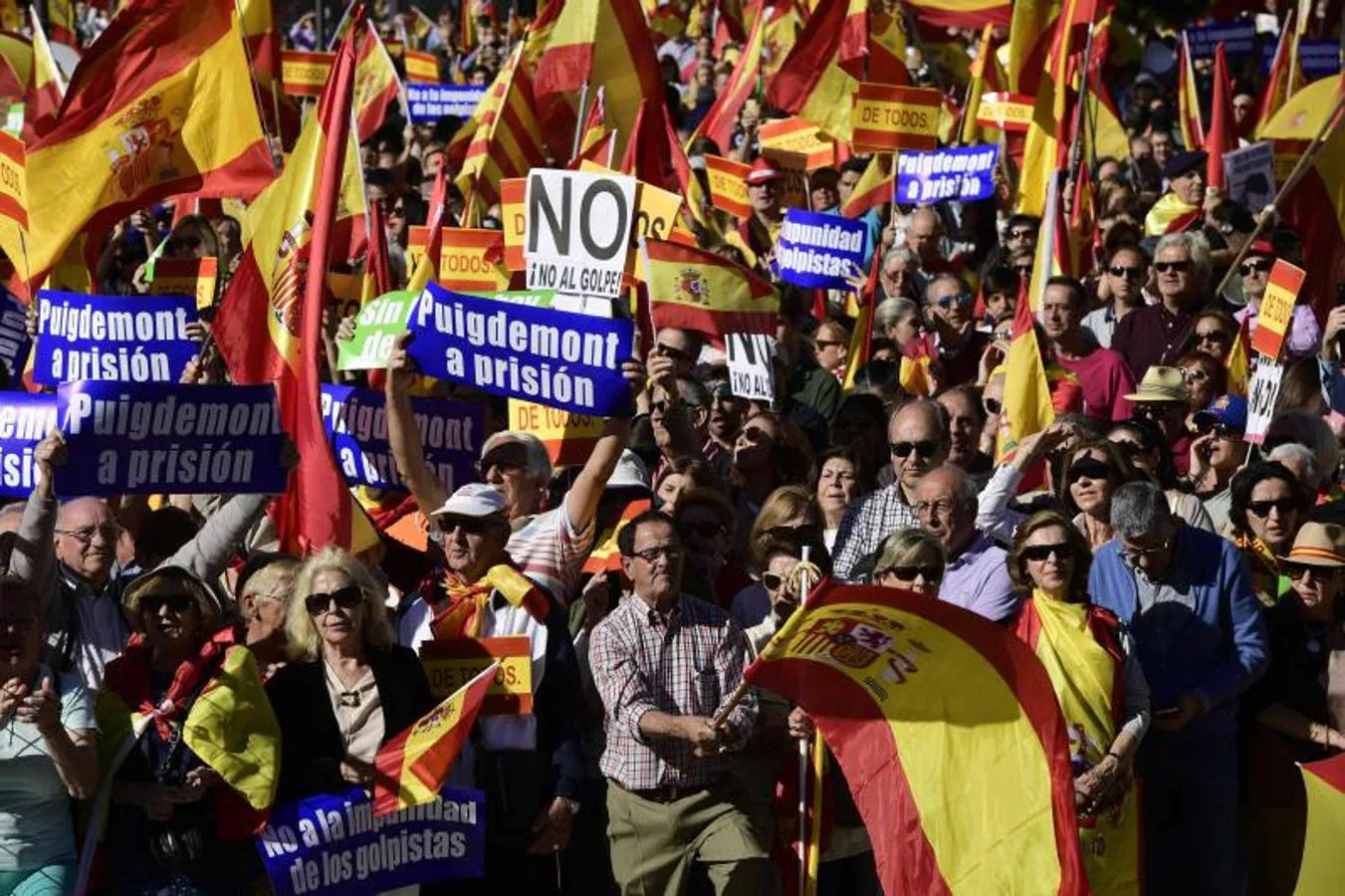 Uno de los mensajes mostrados en los carteles de los manifestaciones han pedido la entrada en prisión de Puigdemont. 