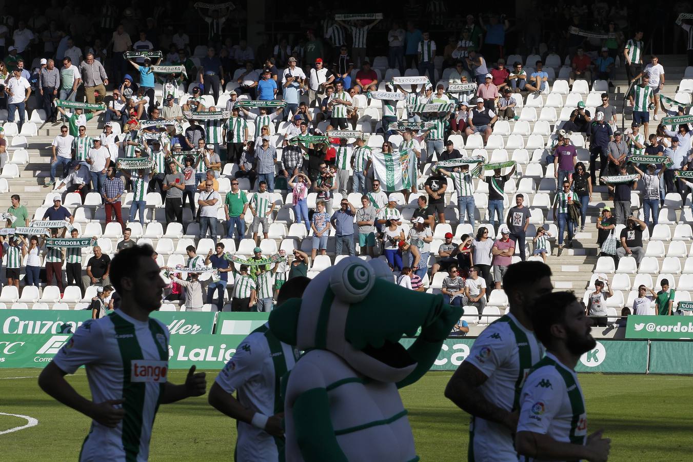 Así vivió la grada el primer partido de Merino en El Arcángel