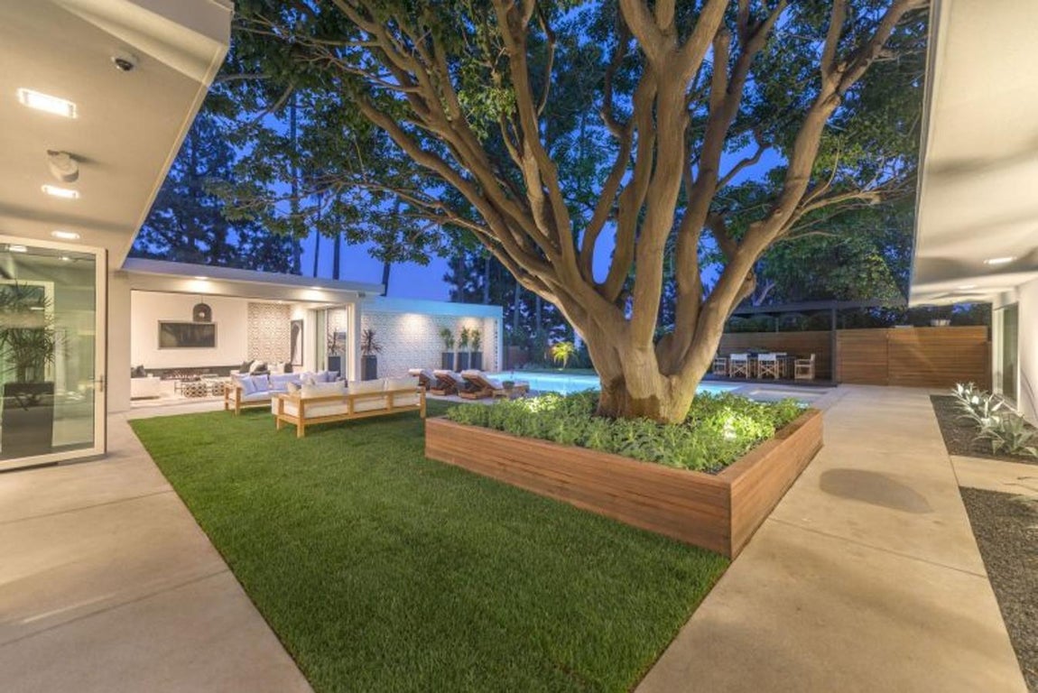 Vida al aire libre. La propìedad cuenta con un pabellón al aire libre preparado para hacer comidas y organizar cualquier tipo de evento