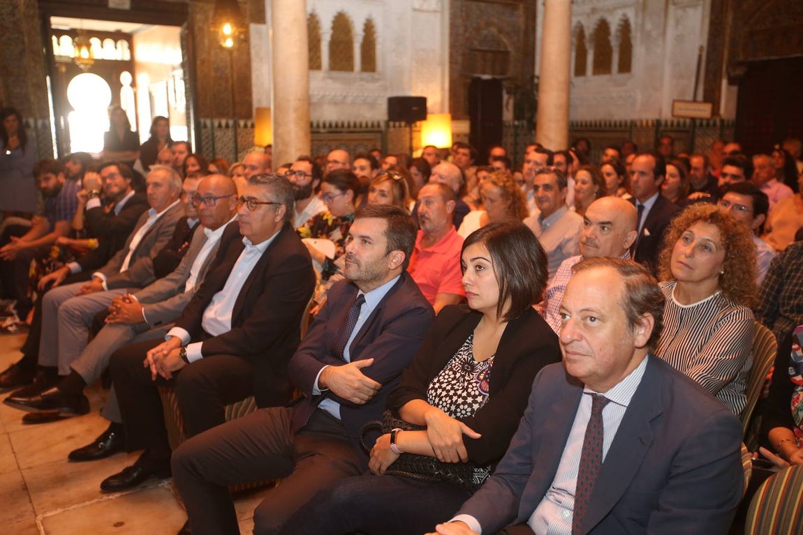 Los premiados recogen su galardón y agradecen el reconocimiento