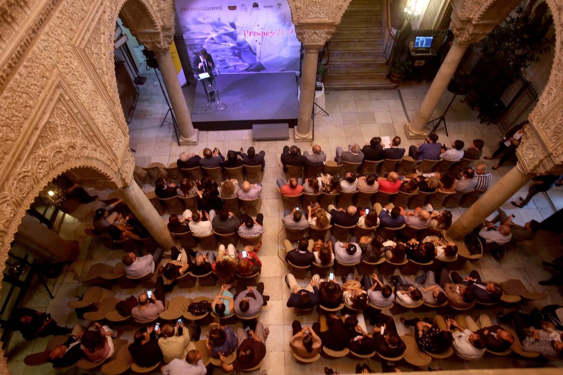 Los premiados recogen su galardón y agradecen el reconocimiento