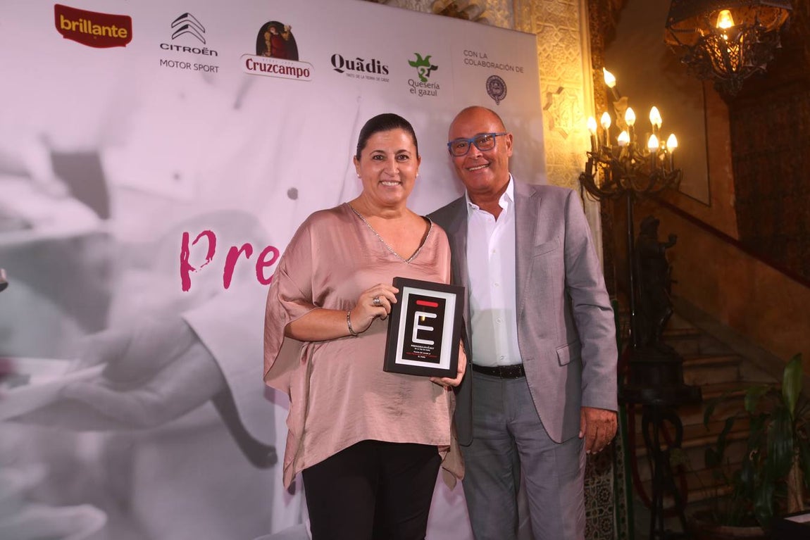 Los premiados recogen su galardón y agradecen el reconocimiento