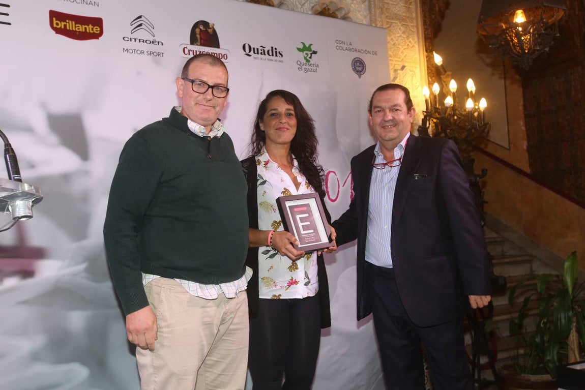 Los premiados recogen su galardón y agradecen el reconocimiento