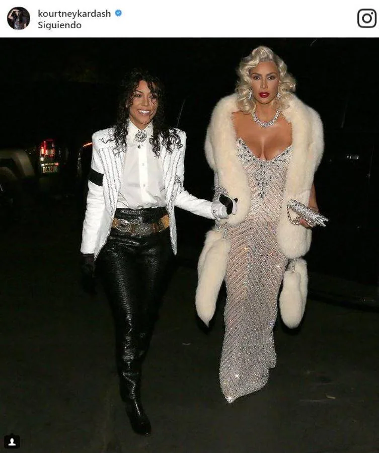Kim Kardashian junto a su hermana Kourtney. 