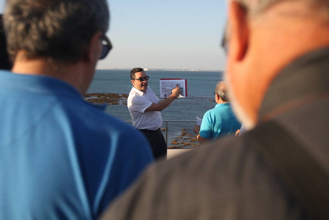 Fotos: Ruta guiada por los lugares del maremoto del Cádiz