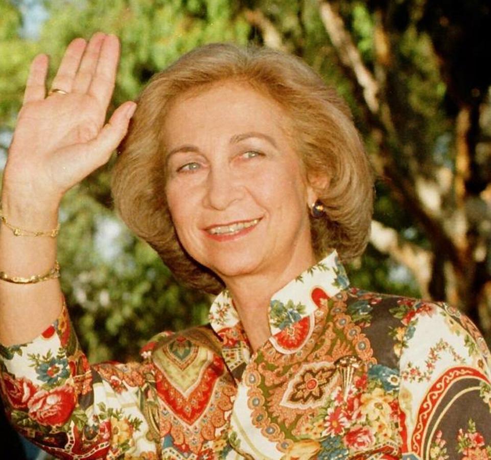 Entre la fundación y los sencillos actos a los que asiste (congresos de enfermedades neurodegenerativas, entregas de banderas y de premios, conciertos, amadrinamientos de animales y algún viaje para asistir a bodas y funerales) Doña Sofía está satisfecha con su vida. 