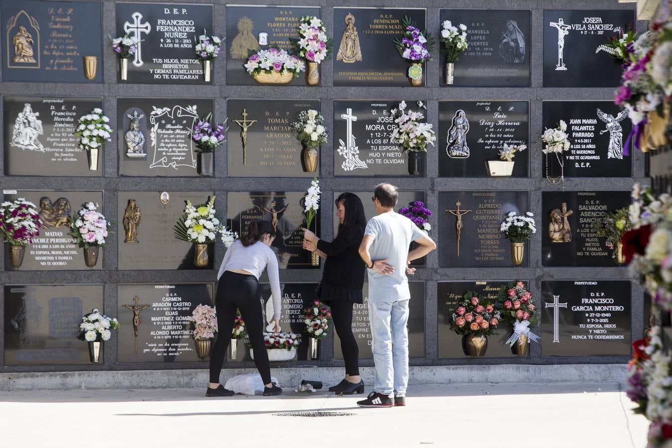 Multitudinaria visita al Cementerio Mancomunado de Chiclana