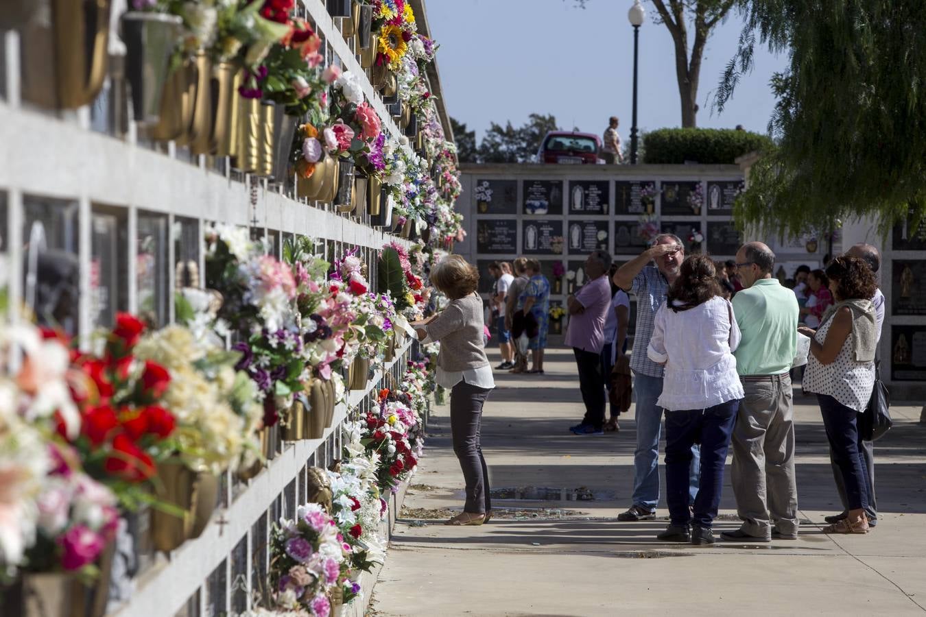 Multitudinaria visita al Cementerio Mancomunado de Chiclana