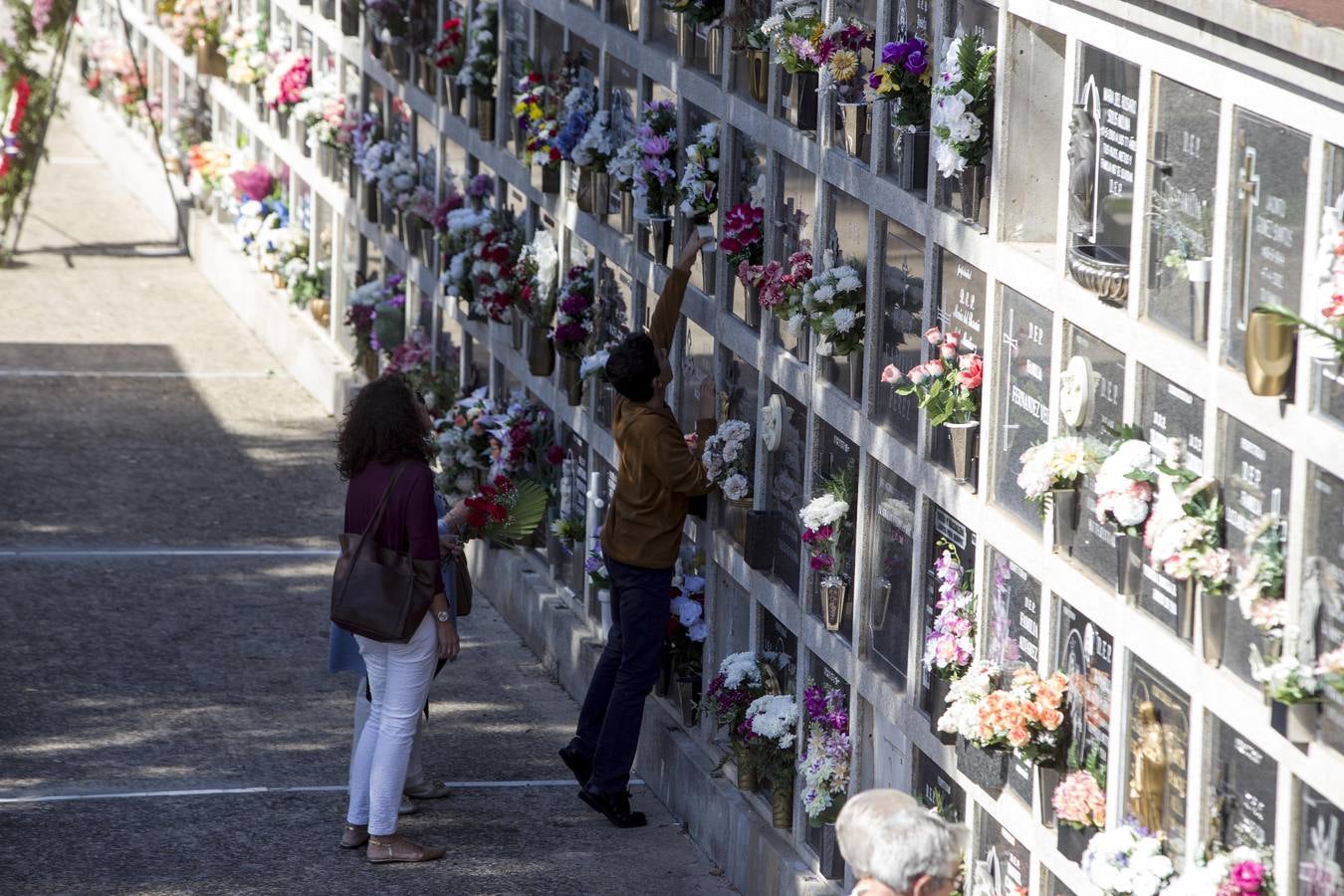 Multitudinaria visita al Cementerio Mancomunado de Chiclana