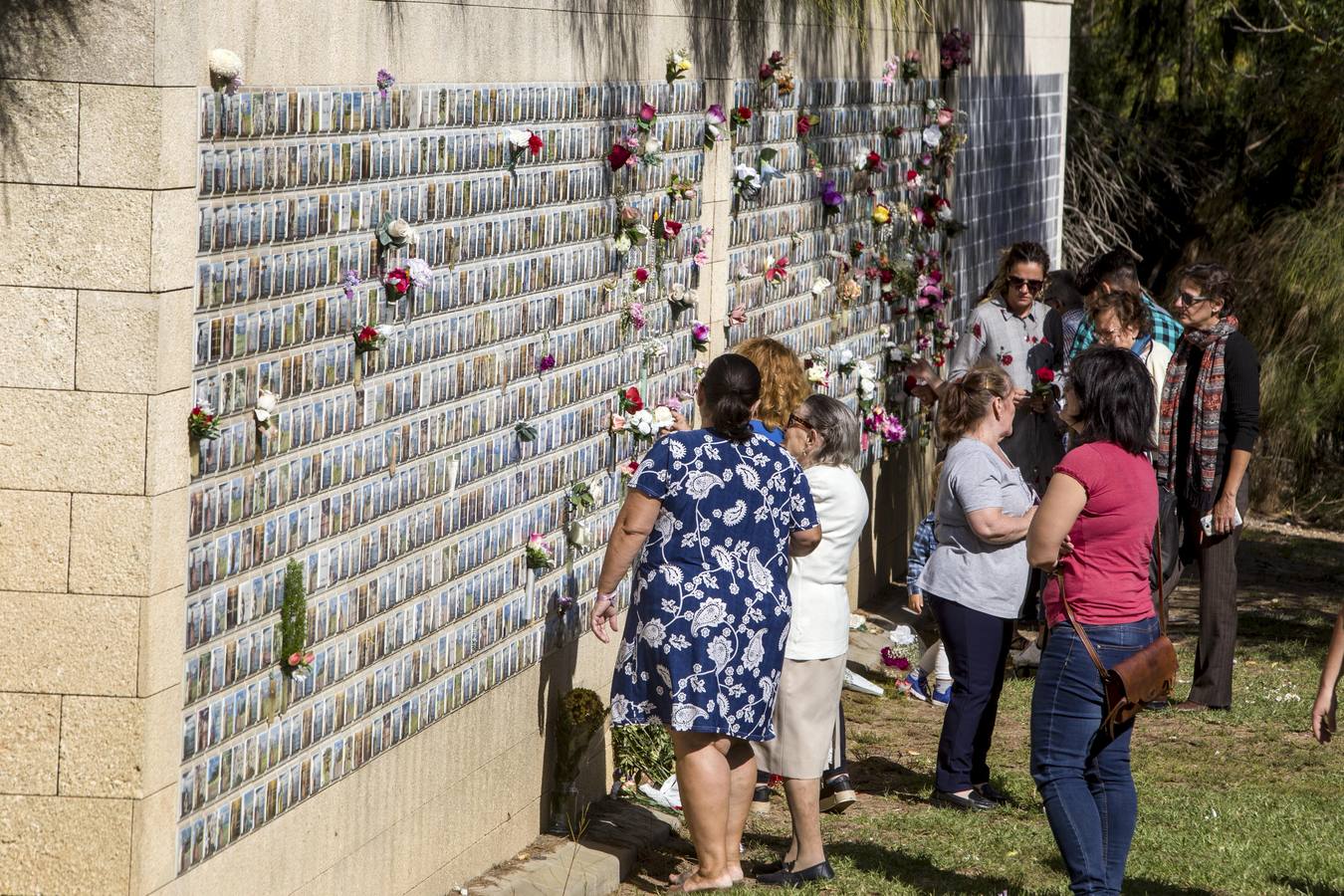 Multitudinaria visita al Cementerio Mancomunado de Chiclana