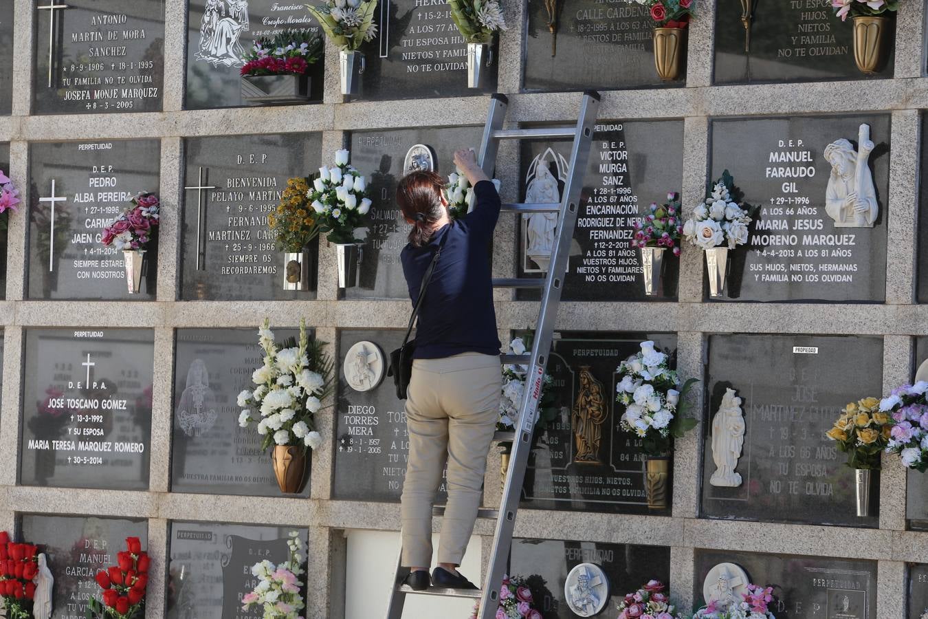 Multitudinaria visita al Cementerio Mancomunado de Chiclana