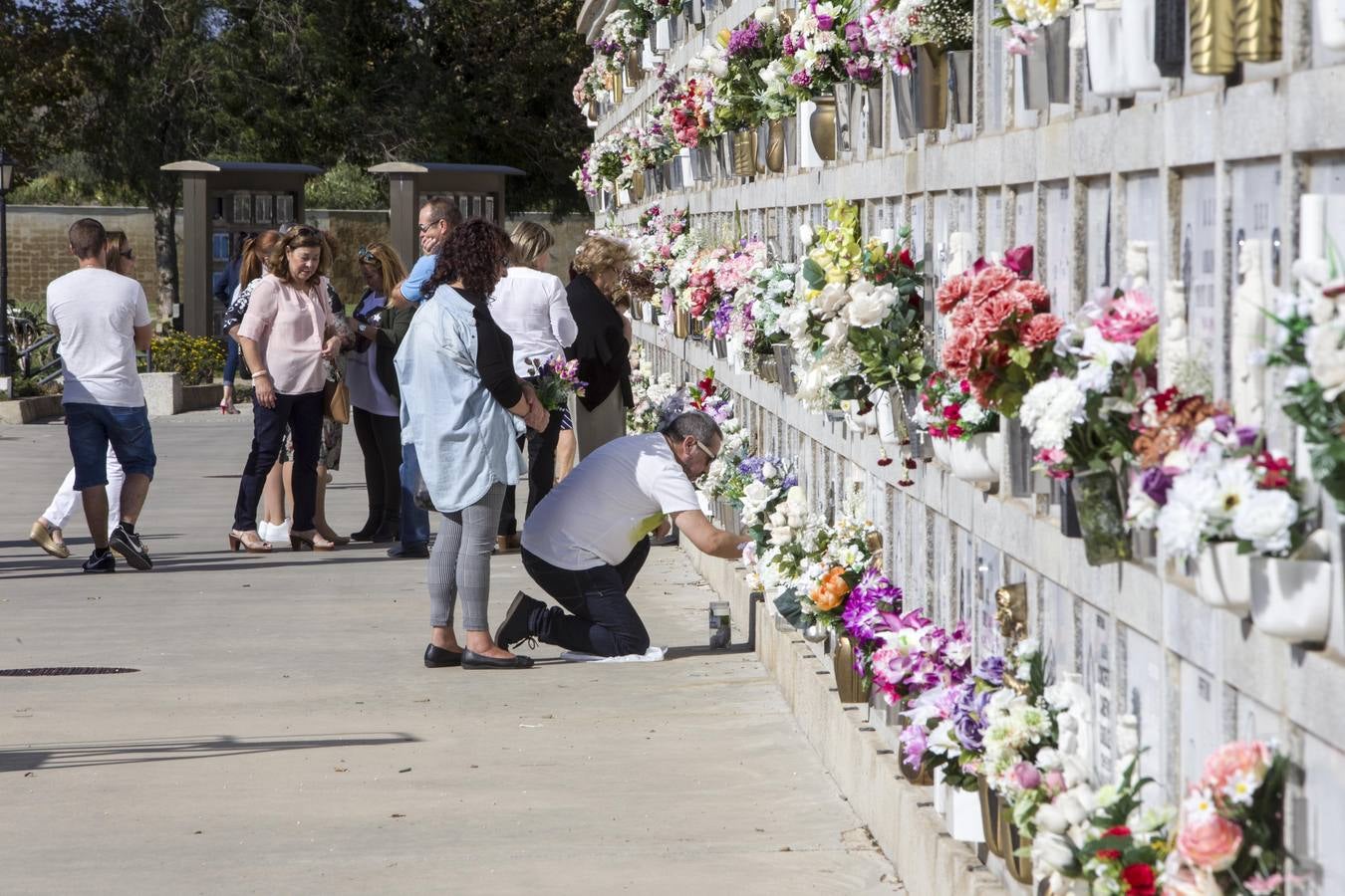 Multitudinaria visita al Cementerio Mancomunado de Chiclana