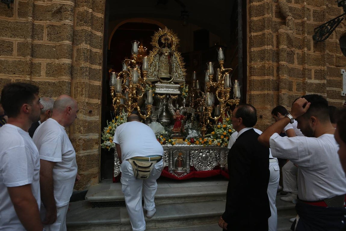 La procesión de la Virgen de La Palma de Cádiz, en imágenes