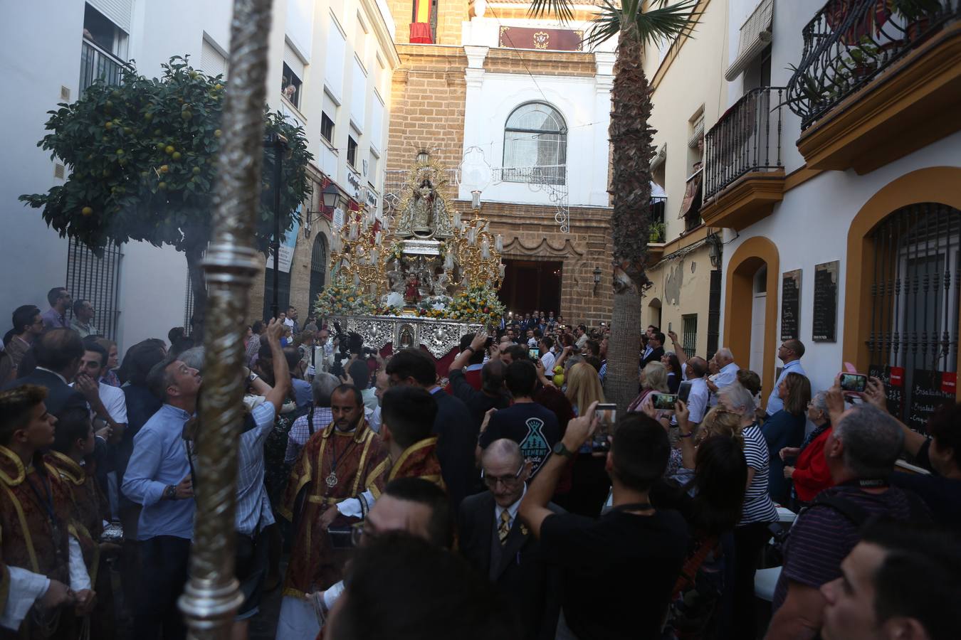 La procesión de la Virgen de La Palma de Cádiz, en imágenes