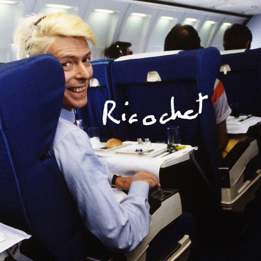 Bowie en un avión dirección Australia.. 