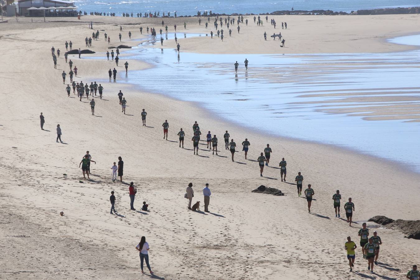 Búscate en la IV Carrera contra el cáncer de Cádiz (I)