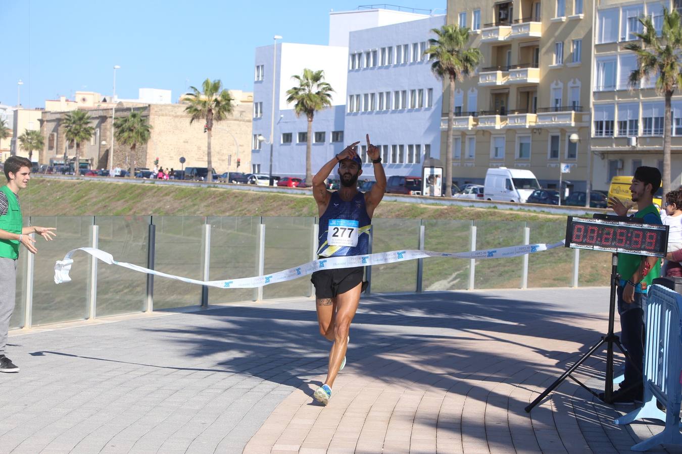 Búscate en la IV Carrera contra el cáncer de Cádiz (I)