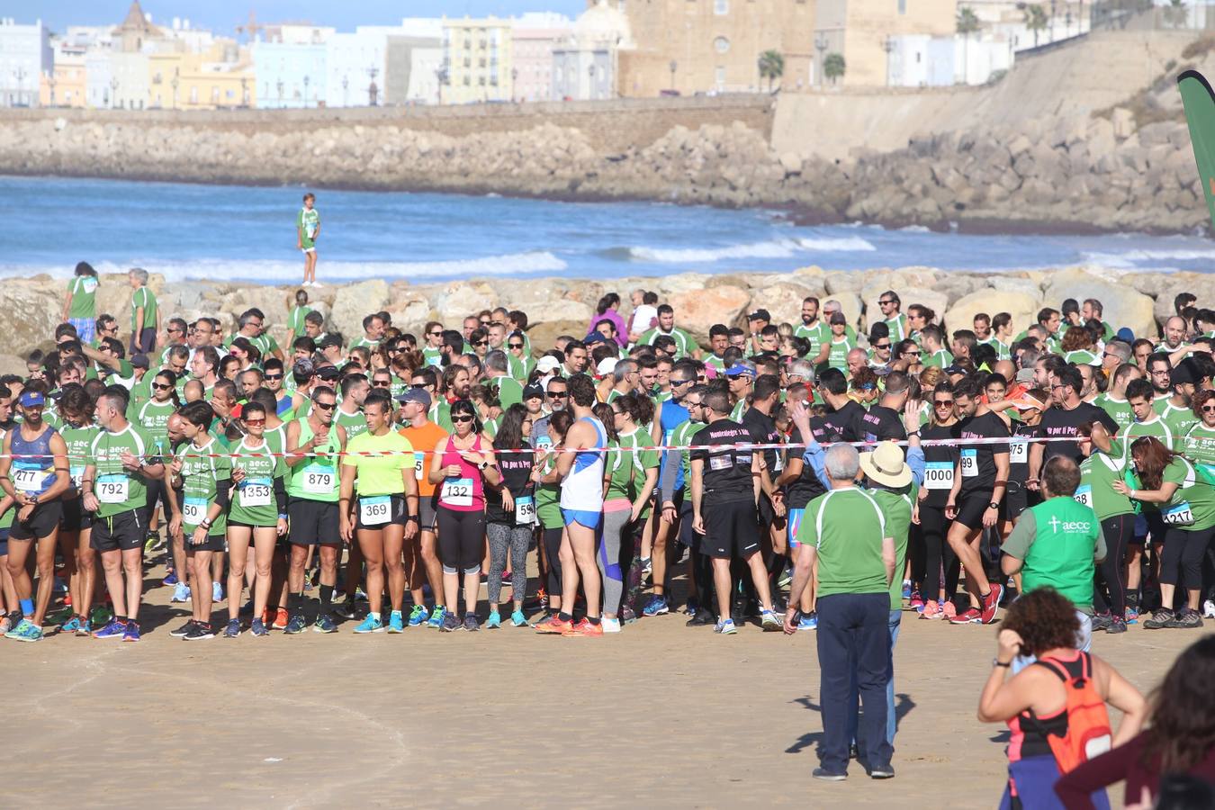 Búscate en la IV Carrera contra el cáncer de Cádiz (I)