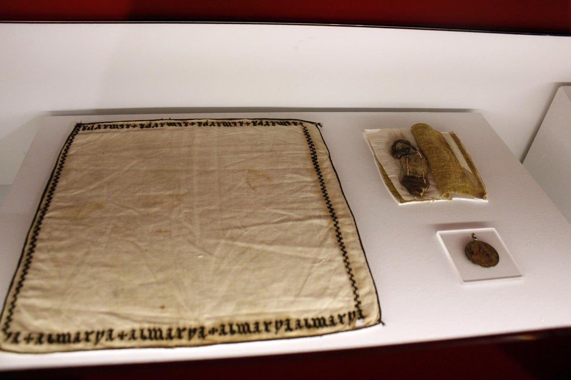 La exposición de Cisneros en la catedral de Toledo, en imágenes