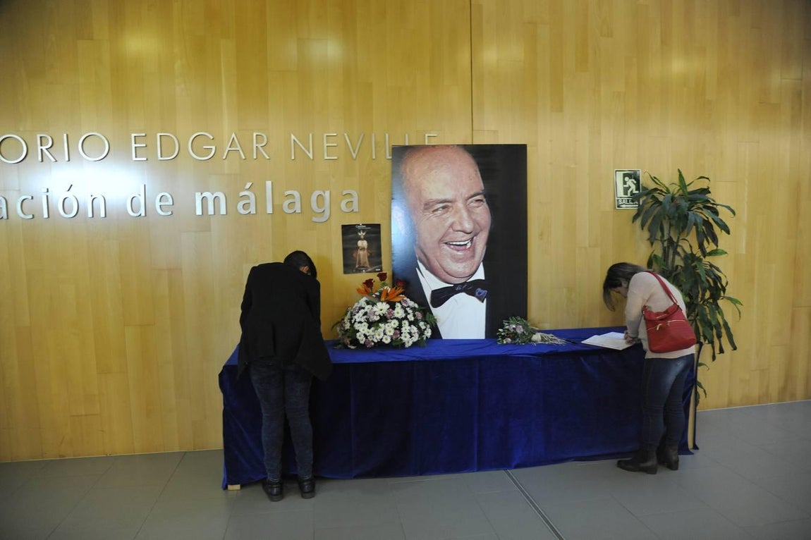 Rostros conocidos en la capilla ardiente del humorista