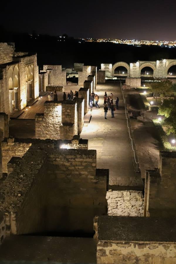 La primera visita nocturna a Medina Azahara, en imágenes