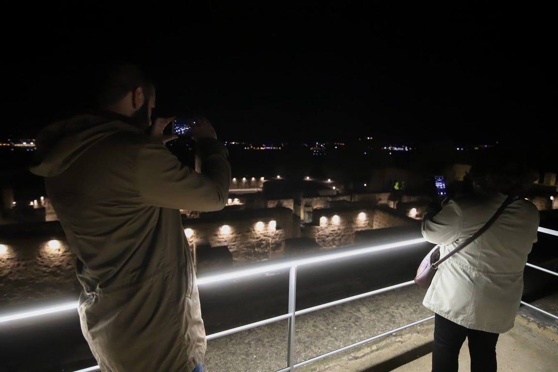 La primera visita nocturna a Medina Azahara, en imágenes