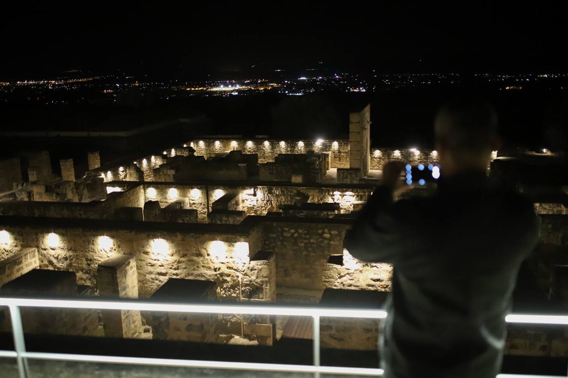 La primera visita nocturna a Medina Azahara, en imágenes