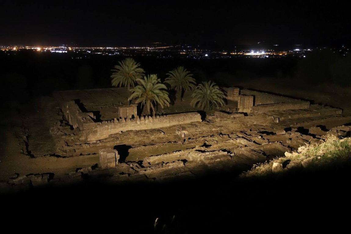 La primera visita nocturna a Medina Azahara, en imágenes