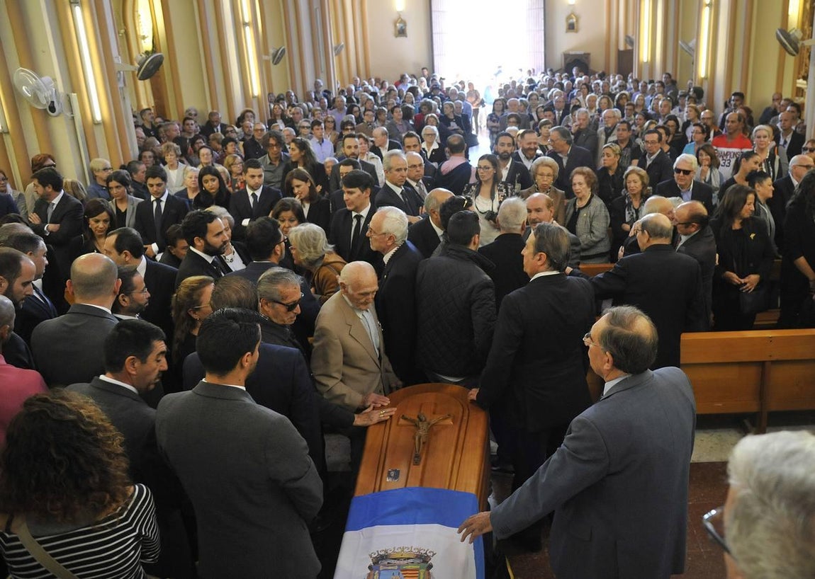 Paz Padilla, Bigote Arrocet y Manolo Sarria despiden a Chiquito de la Calzada