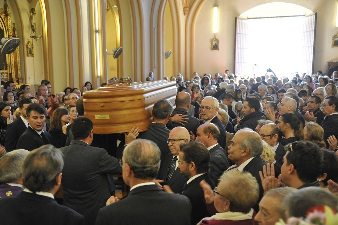 Paz Padilla, Bigote Arrocet y Manolo Sarria despiden a Chiquito de la Calzada