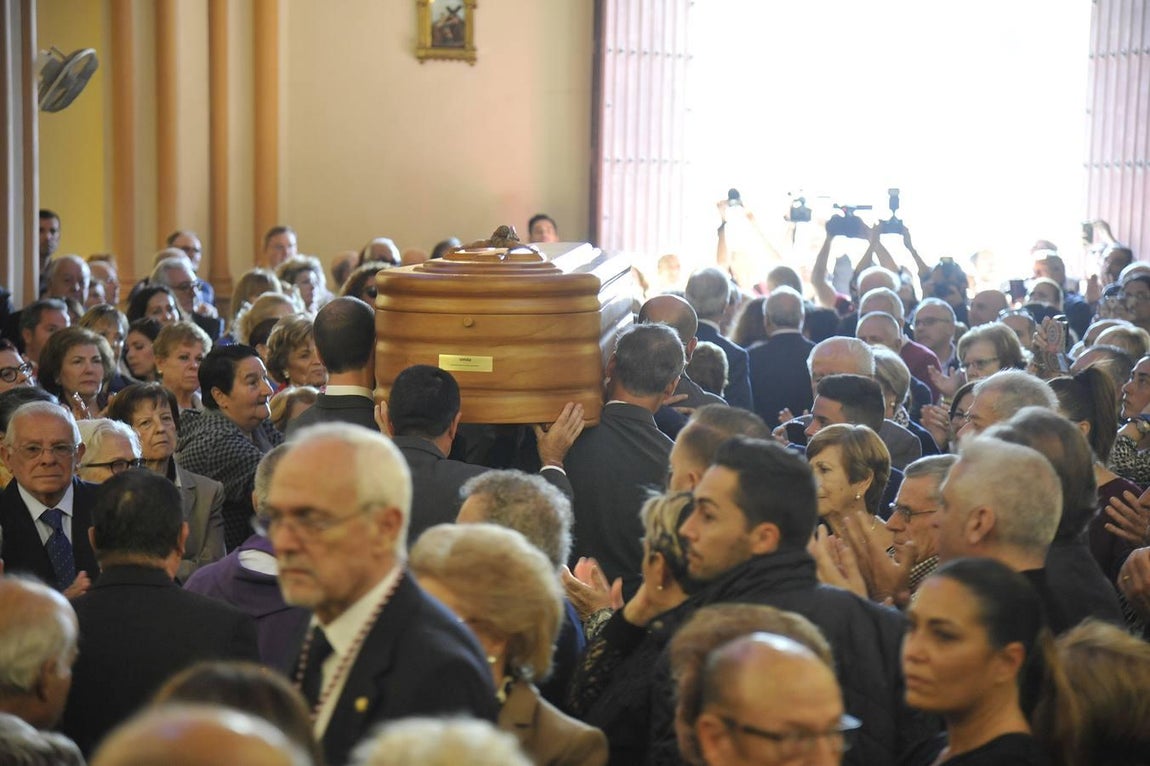 Paz Padilla, Bigote Arrocet y Manolo Sarria despiden a Chiquito de la Calzada