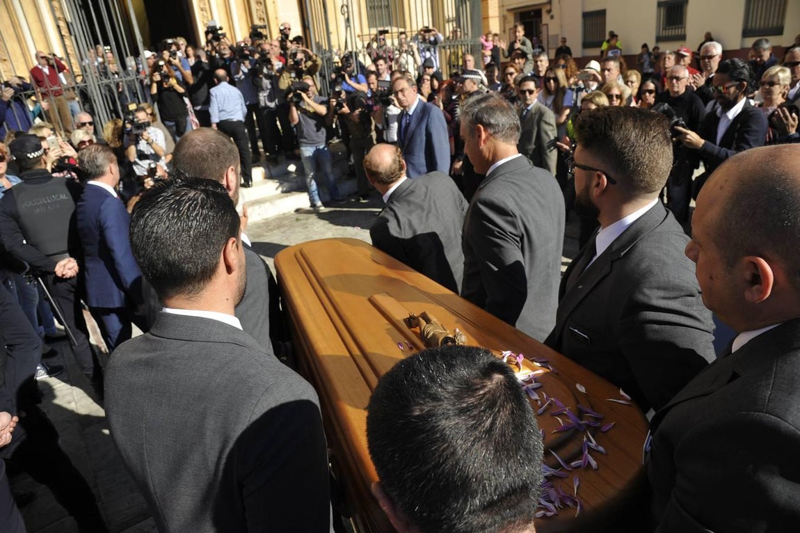 Paz Padilla, Bigote Arrocet y Manolo Sarria despiden a Chiquito de la Calzada