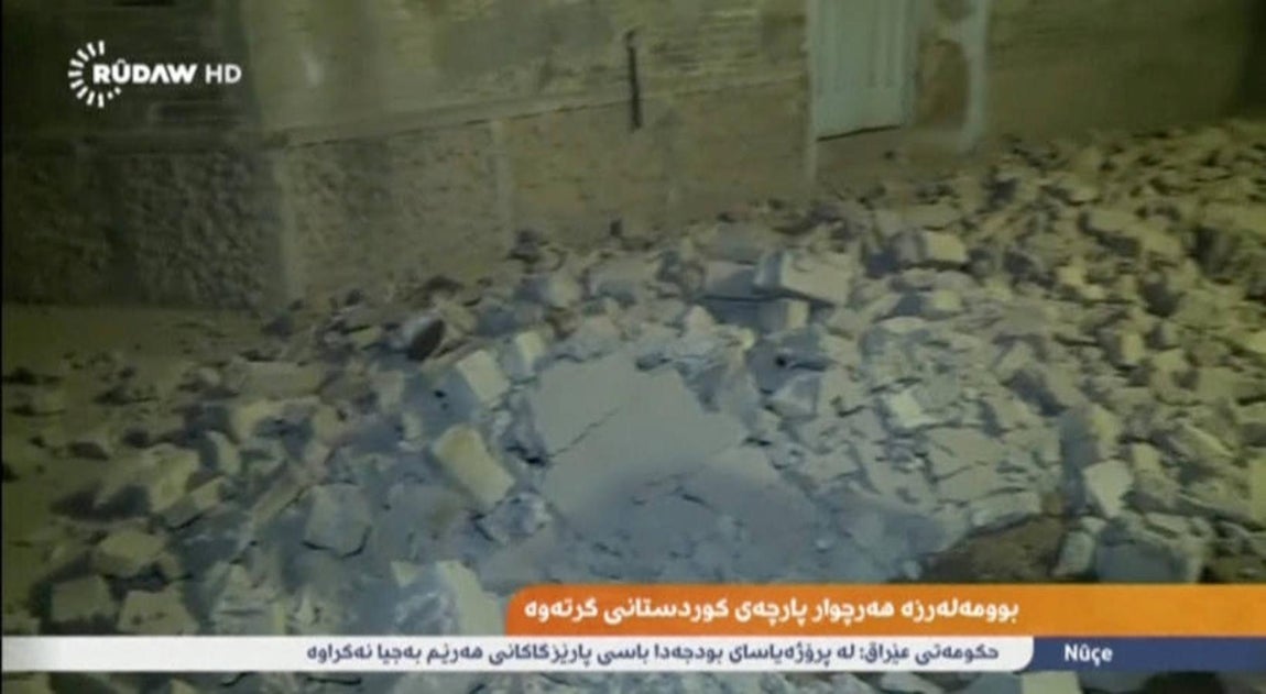 Un terremoto de 7,3 grados en la escala de Richter ha sacudido la zona de frontera entre Irán e Irak y ha causado más de 300 muertos y más de 5.000 heridos. 