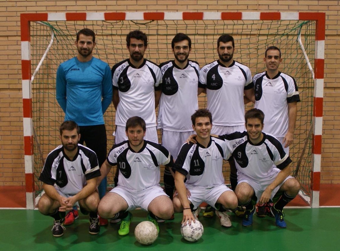 Las mejores imágenes del partido de fútbol sala entre Jesús María y BVM Irlandesas