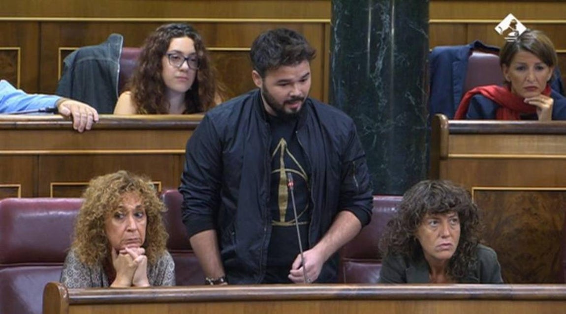 Camiseta con el símbolo de las reliquias de la muerte de Harry Potter. Las reliquias de la muerte son importantes en el final de la saga de Harry Potter, ya que con ellas puede vencer al villano.. 