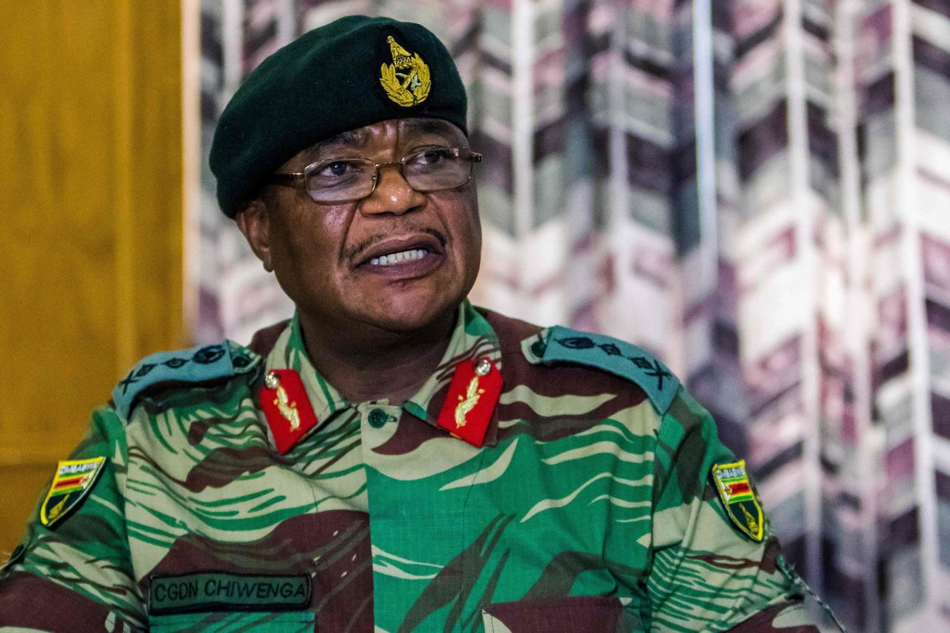 Constantino Chiwenga, jefe de las fuerzas armadas del país. 