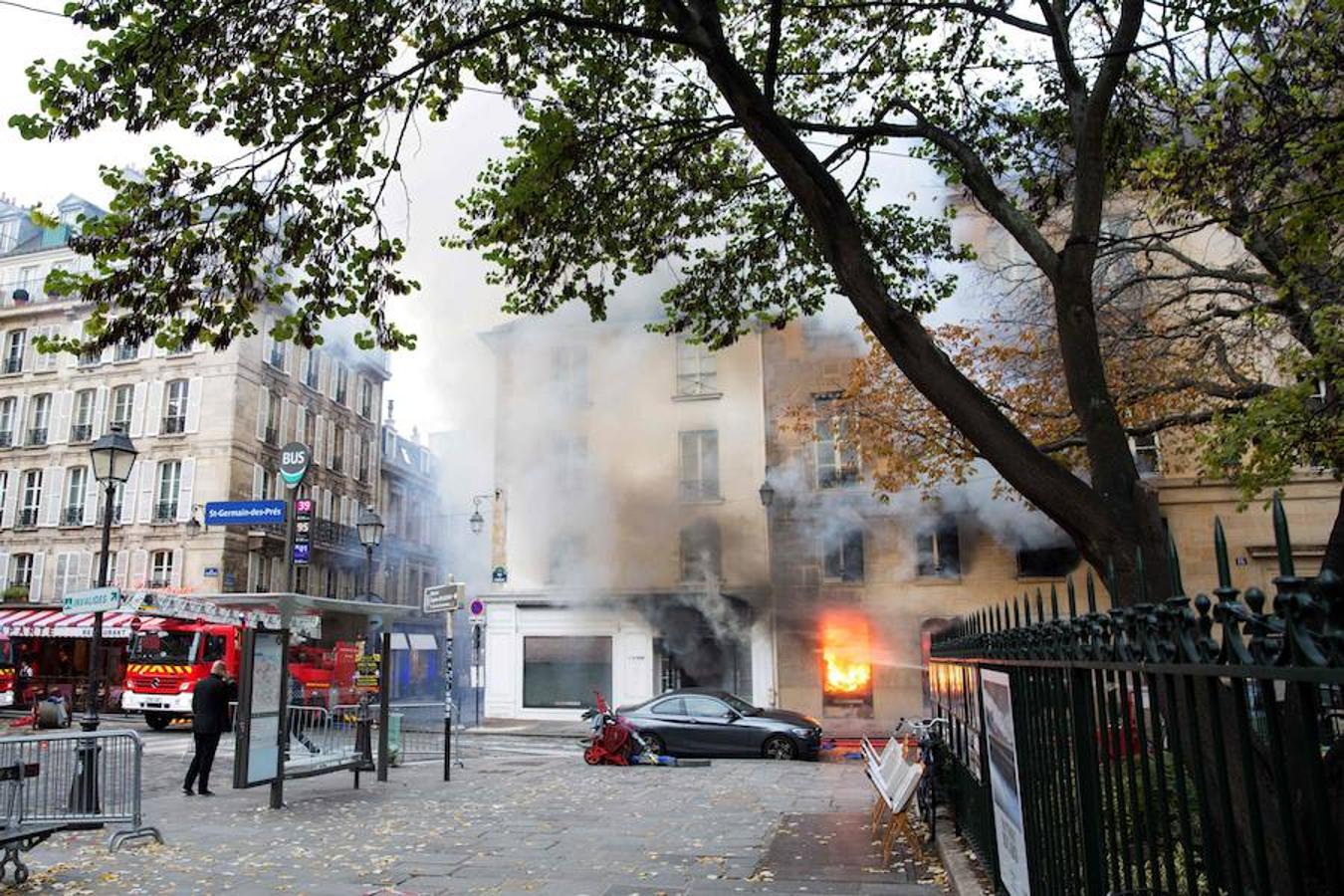 Un incendio ha devastado la librería «La hune», una de las más conocidas de París. Karim Daher (AFP)