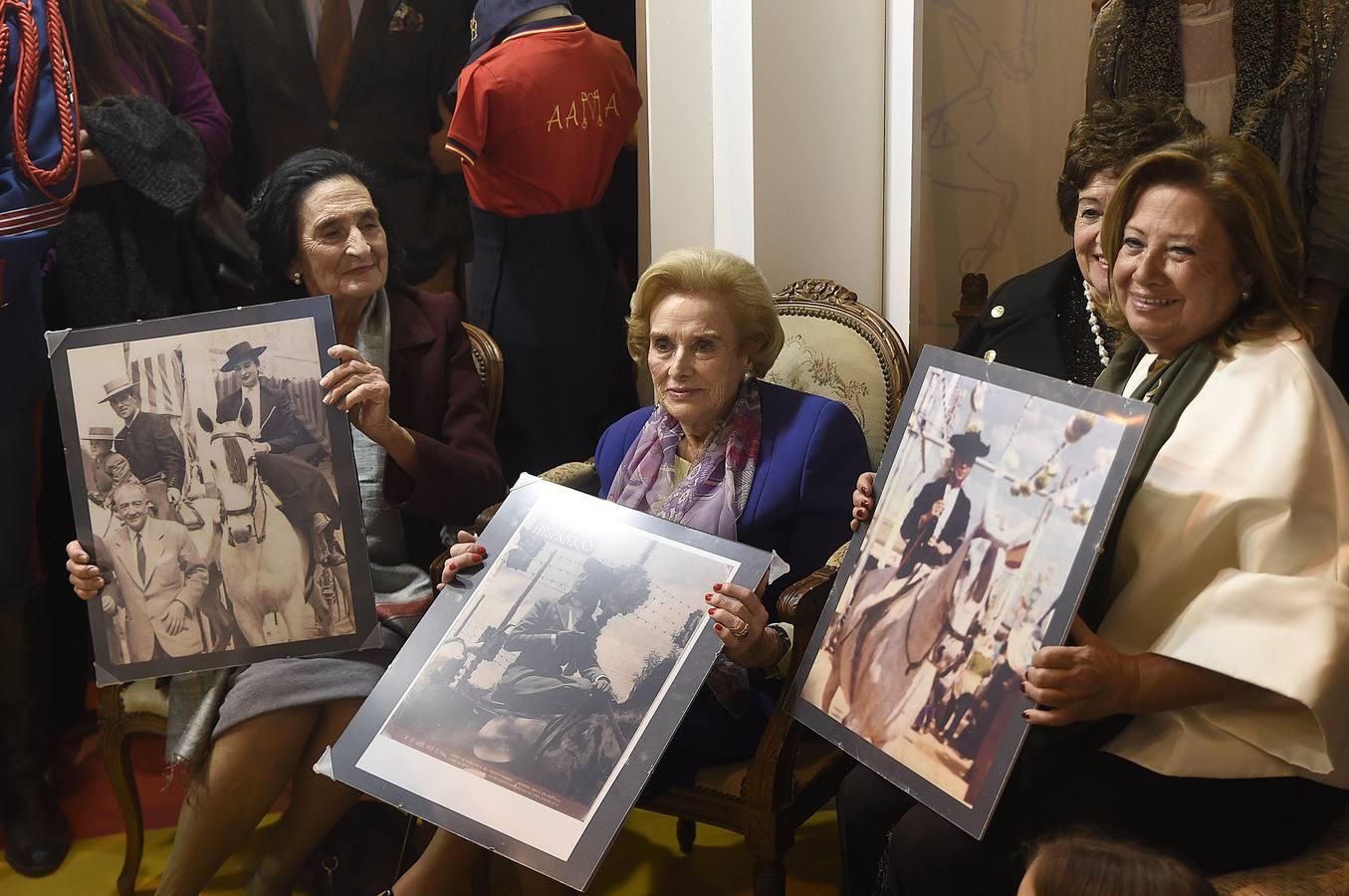 Ramona Dolores Peña Cruz, María Josefa García-Corona Campos y María de los Ángeles Aguado Alcoba, homenajeadas por la Asociación Andaluza de Monta a la Amazona