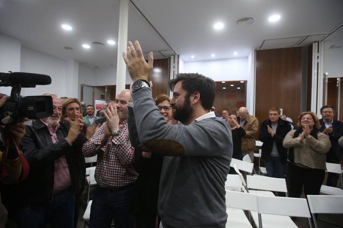Fran González reelegido líder de los socialistas gaditanos frente a Blanca Flores