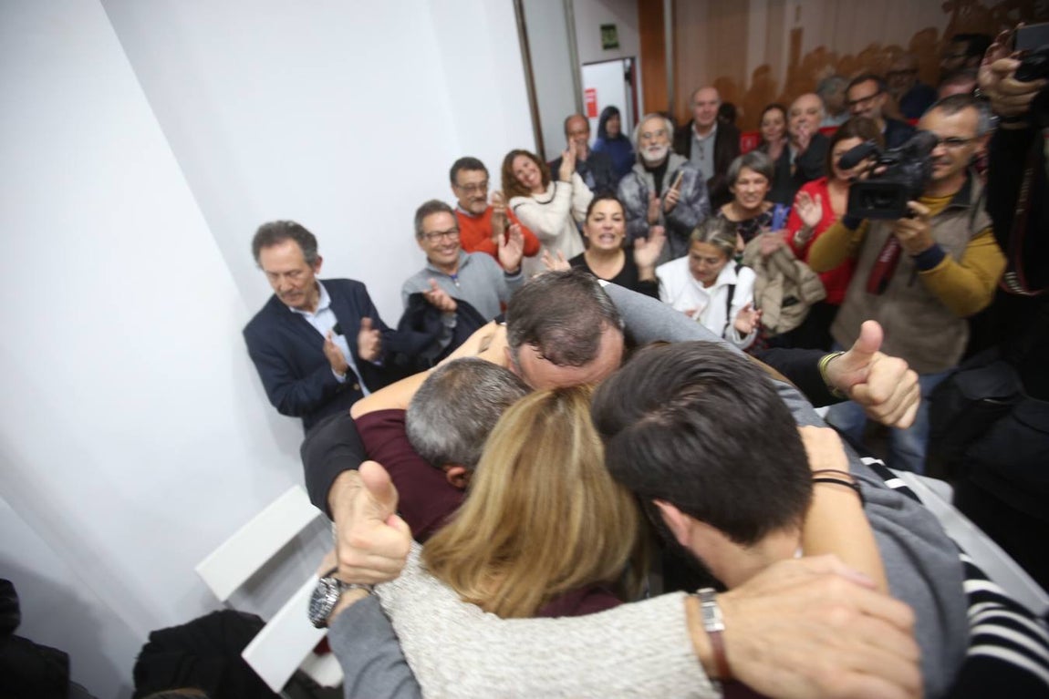 Fran González reelegido líder de los socialistas gaditanos frente a Blanca Flores