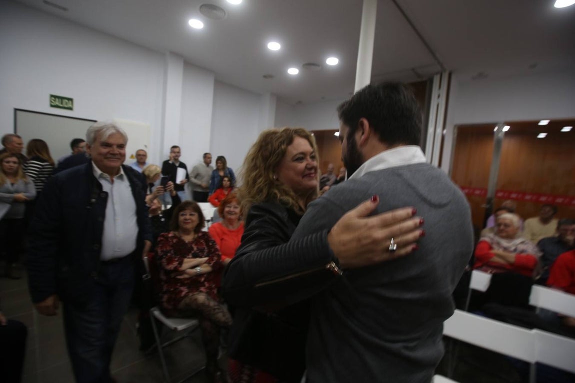 Fran González reelegido líder de los socialistas gaditanos frente a Blanca Flores