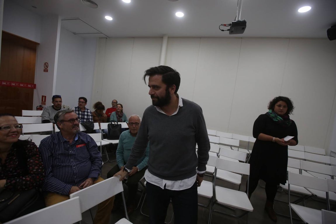 Fran González reelegido líder de los socialistas gaditanos frente a Blanca Flores