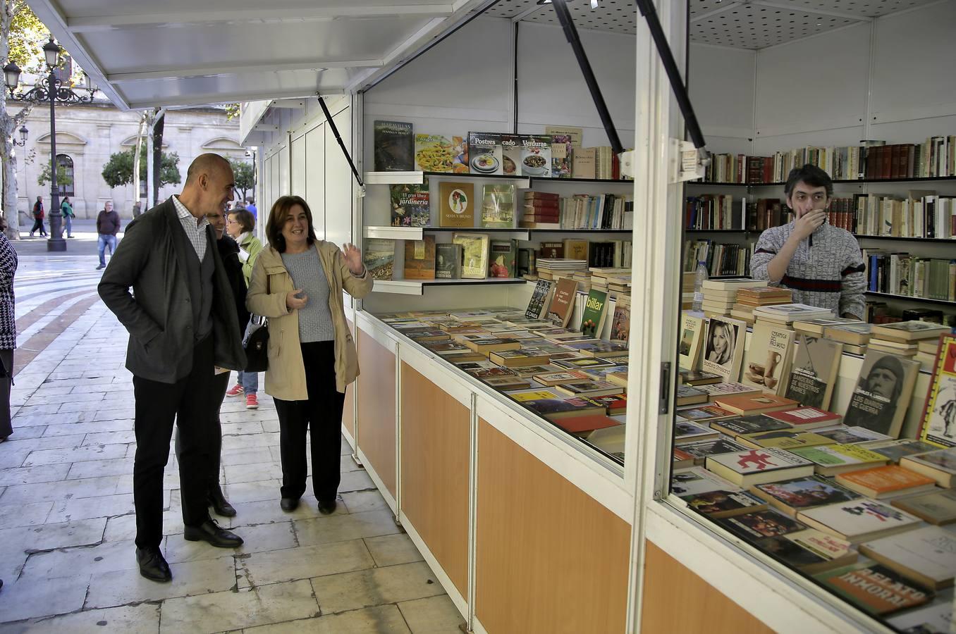 La Feria del Libro Antiguo de Sevilla, en imágenes