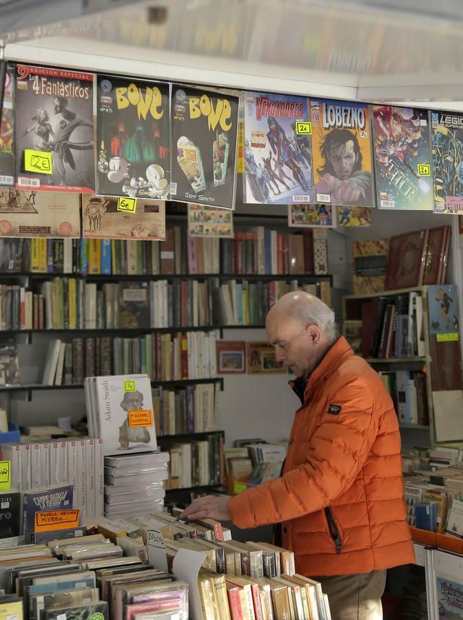 La Feria del Libro Antiguo de Sevilla, en imágenes