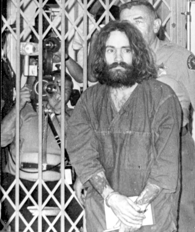 Charles Manson fue condenado a cadena perpetua por ser el «autor intelectual» de siete asesinatos. 