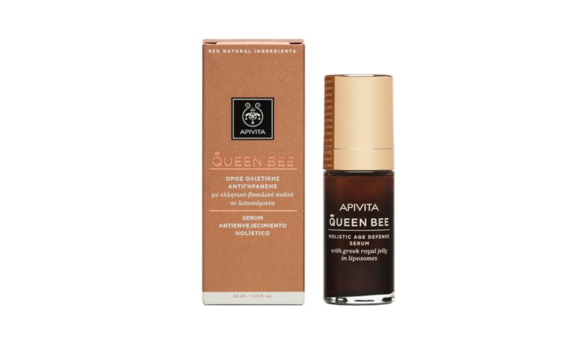 Sérum. El sérum se ha convertido en los últimos años en uno de los productos imprescindibles en cualquier neceser. La línea Queen Beed de Apivita cuenta con un sérum antienvejecimiento holístico que ofrece una acción reafirmante intensiva, reduce las arrugas e incrementa la elasticidad y vitalidad de la piel. Su precio durante el Black Friday será de 71,20€ (normalmente es de 89€).