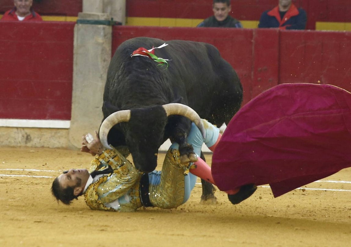 Los triunfos y las cornadas de Padilla, en imágenes